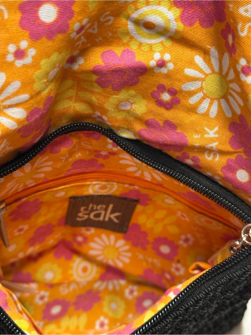 🌹The Sak Mini Black Flap Crochet Crossbody Bag Peace Print Floral Interior - Picture 3 of 7